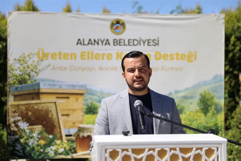 Alanya belediyesi 168 arı kovanını &uuml;reticiyle buluşturdu