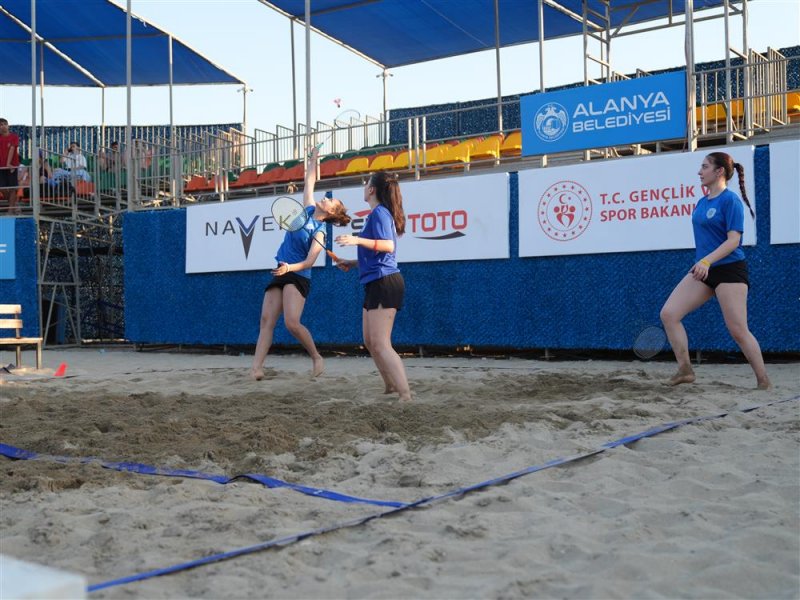 Air badminton t&uuml;rkiye şampiyonası alanya&rsquo;da başladı