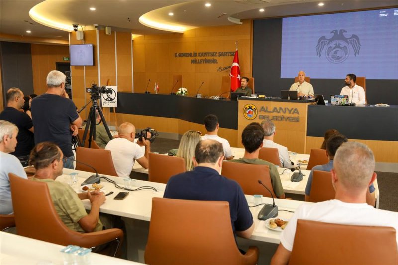 Akdeniz i&ccedil;in acil eylem &ccedil;ağrısı bilimsel rapor kamuoyuyla paylaşıldı: "akdeniz'i korumak zorundayız"