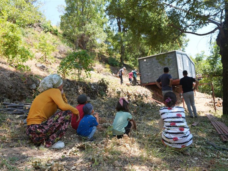 Alanya belediyesi ve hayırsever desteğiyle ihtiya&ccedil; sahibi aileye konteyner ev
