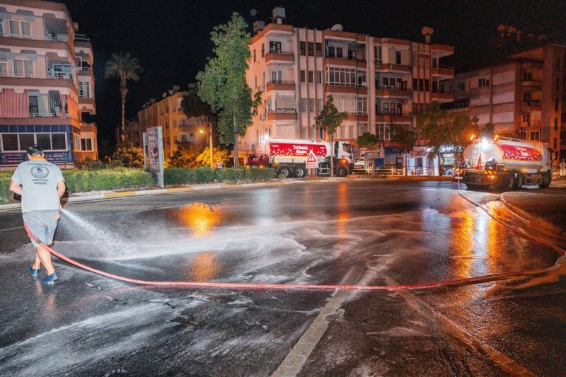 Alanya&rsquo;nın her noktasında kapsamlı temizlik harekatı
