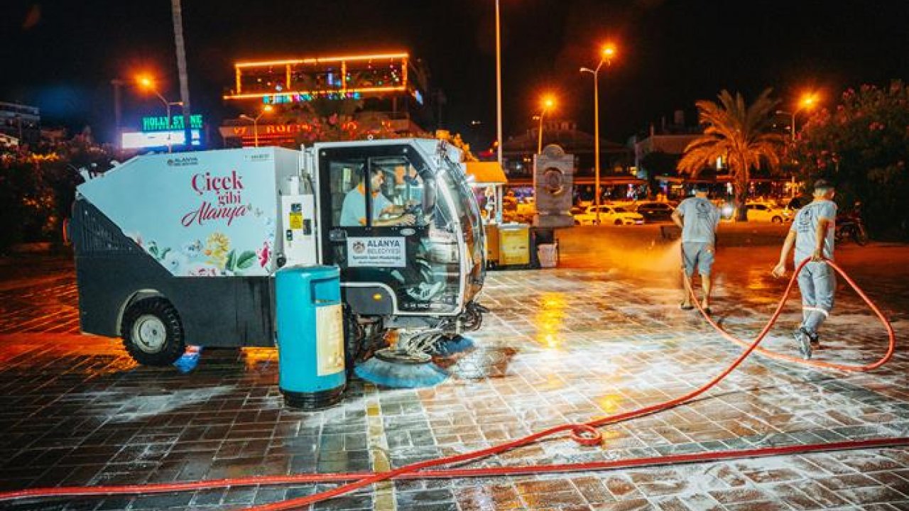 Alanya’nın vitrini gece mesaisinde baştan sona temizlendi