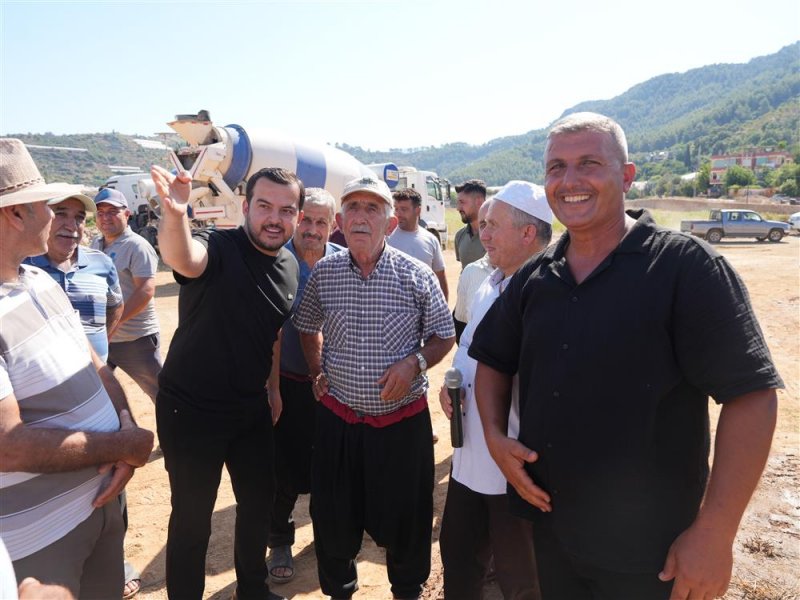 Elikesik&rsquo;te &ccedil;ok ama&ccedil;lı yaşam alanı&rsquo;nın temeli atıldı - başkan &ouml;z&ccedil;elik&rsquo;in s&ouml;zleri tek tek hayata ge&ccedil;iriliyor