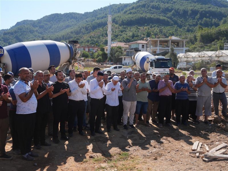 Elikesik&rsquo;te &ccedil;ok ama&ccedil;lı yaşam alanı&rsquo;nın temeli atıldı - başkan &ouml;z&ccedil;elik&rsquo;in s&ouml;zleri tek tek hayata ge&ccedil;iriliyor