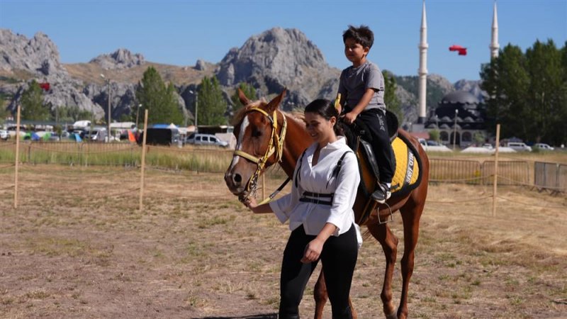G&ouml;kbel&rsquo;de m&uuml;zik, spor ve k&uuml;lt&uuml;r bir arada