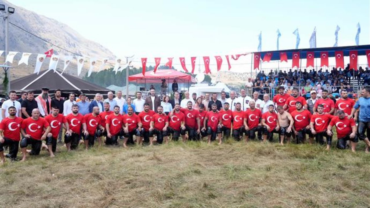 Gökbel'de zirve değişmedi: başpehlivan enes doğan güreş ağası utkan hasan eminoğlu oldu