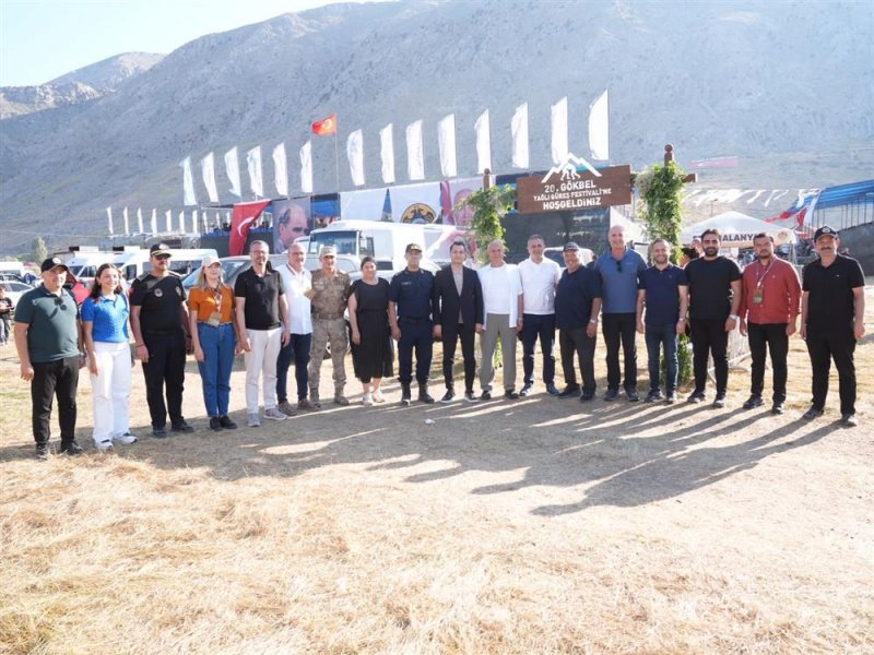 G&ouml;kbel'de zirve değişmedi: başpehlivan enes doğan g&uuml;reş ağası utkan hasan eminoğlu oldu
