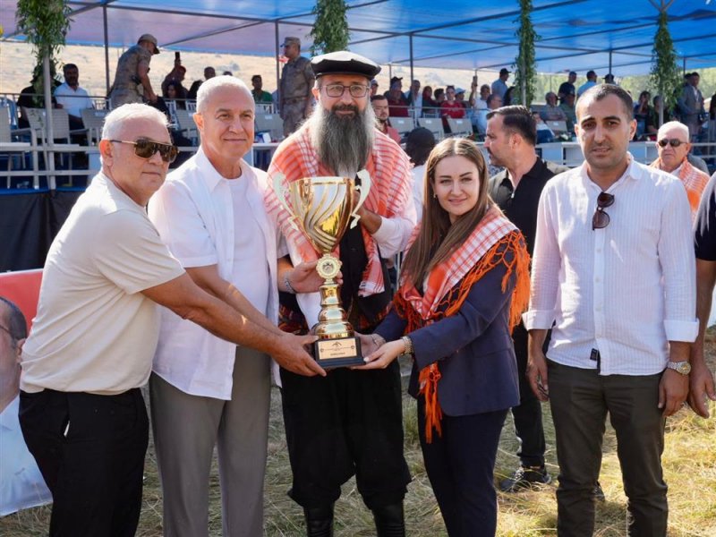 G&ouml;kbel'de zirve değişmedi: başpehlivan enes doğan g&uuml;reş ağası utkan hasan eminoğlu oldu