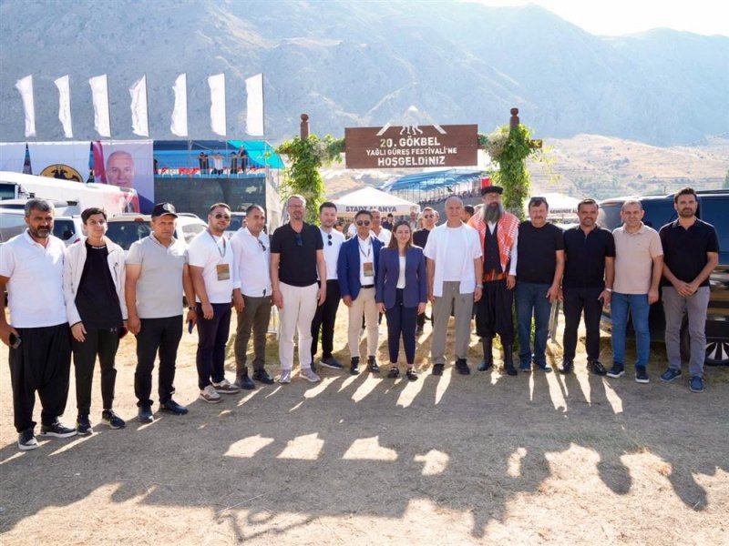 G&ouml;kbel'de zirve değişmedi: başpehlivan enes doğan g&uuml;reş ağası utkan hasan eminoğlu oldu