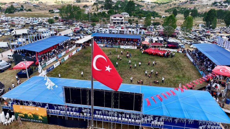 G&ouml;kbel'de zirve değişmedi: başpehlivan enes doğan g&uuml;reş ağası utkan hasan eminoğlu oldu
