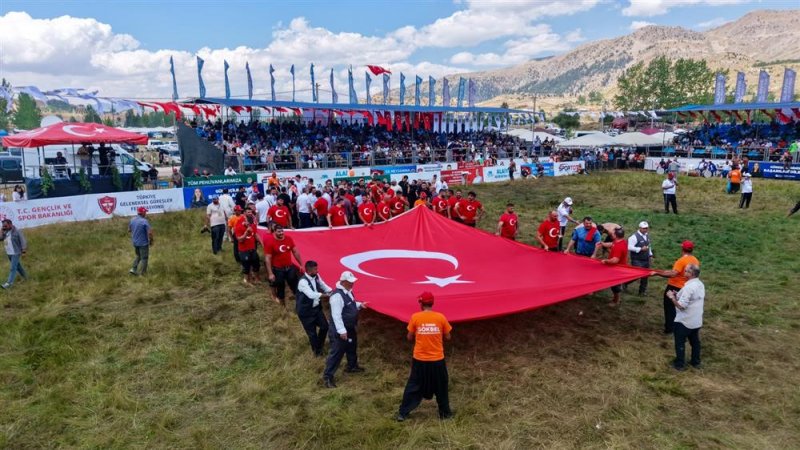 G&ouml;kbel'de zirve değişmedi: başpehlivan enes doğan g&uuml;reş ağası utkan hasan eminoğlu oldu