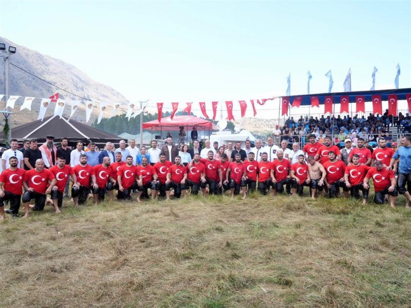 G&ouml;kbel'de zirve değişmedi: başpehlivan enes doğan g&uuml;reş ağası utkan hasan eminoğlu oldu