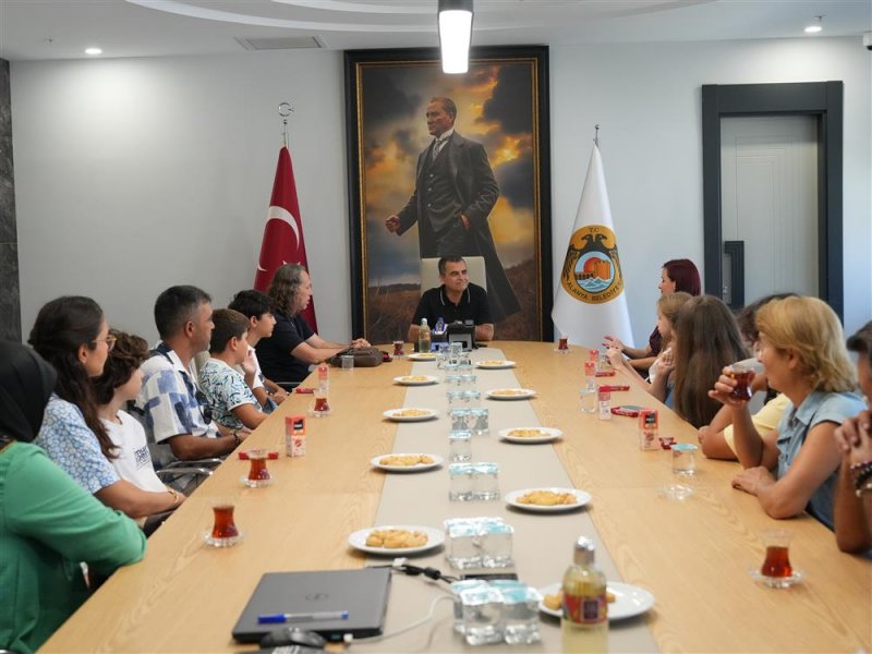 Kardeş şehir yaz kampından d&ouml;nen &ouml;ğrenciler alanya belediyesi&rsquo;ni ziyaret etti