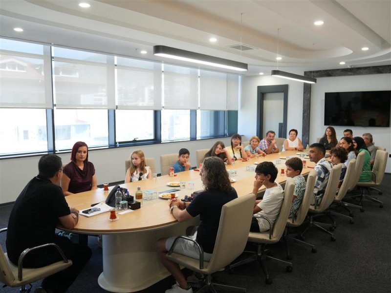Kardeş şehir yaz kampından d&ouml;nen &ouml;ğrenciler alanya belediyesi&rsquo;ni ziyaret etti