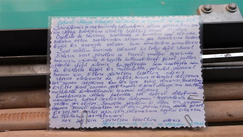 Kestel'de asfalt 9 gün önceden tamamlandı en anlamlı teşekkür iş makinesinin üzerine bırakıldı