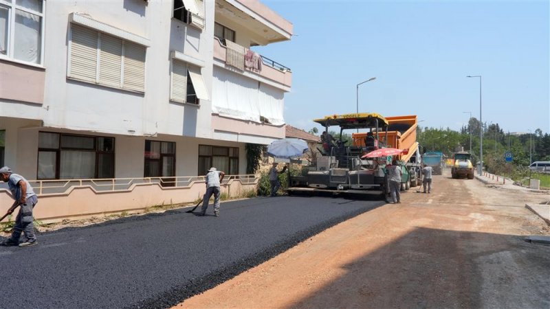 Kestel'de asfalt 9 gün önceden tamamlandı en anlamlı teşekkür iş makinesinin üzerine bırakıldı