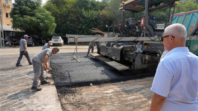 Kestel'de asfalt 9 gün önceden tamamlandı en anlamlı teşekkür iş makinesinin üzerine bırakıldı