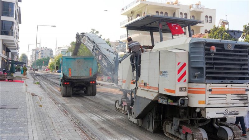 Kestel'de asfalt 9 gün önceden tamamlandı en anlamlı teşekkür iş makinesinin üzerine bırakıldı