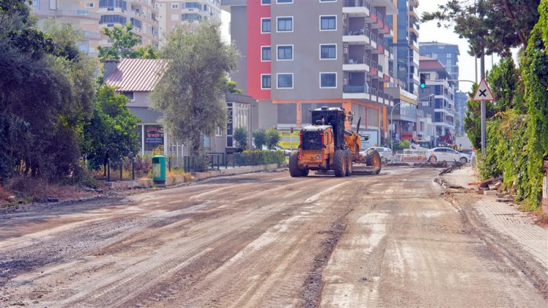 Kestel'de asfalt 9 gün önceden tamamlandı en anlamlı teşekkür iş makinesinin üzerine bırakıldı