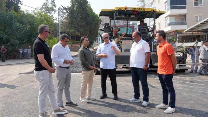 Kestel'de asfalt 9 gün önceden tamamlandı en anlamlı teşekkür iş makinesinin üzerine bırakıldı