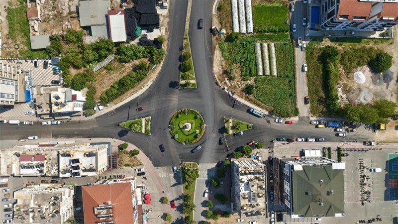 Mahmutlar atat&uuml;rk caddesi&rsquo;nde sıcak asfalt &ccedil;alışmaları hızla ilerliyor
