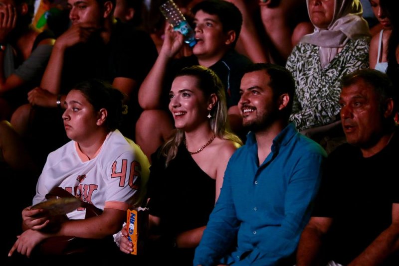 Yeşil&ccedil;am sinema g&uuml;nleri 'neşeli g&uuml;nler' ile başladı
