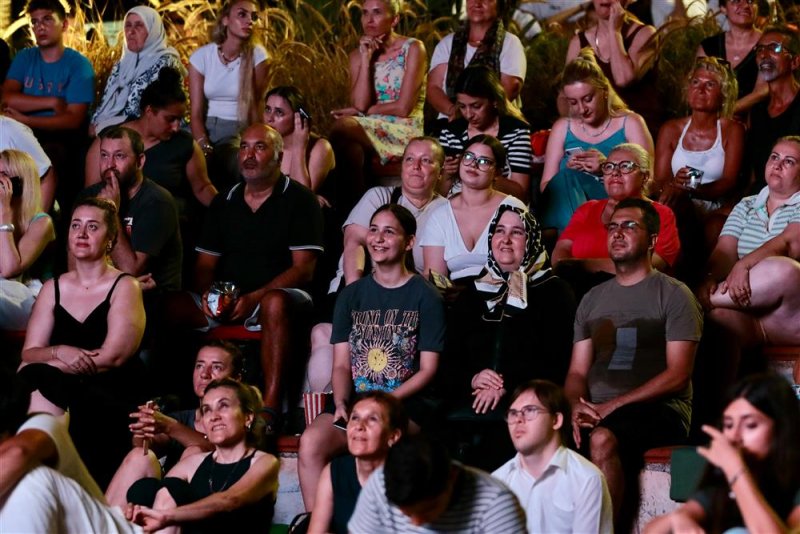 Yeşil&ccedil;am sinema g&uuml;nleri 'neşeli g&uuml;nler' ile başladı