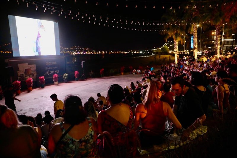Yeşil&ccedil;am sinema g&uuml;nleri 'neşeli g&uuml;nler' ile başladı