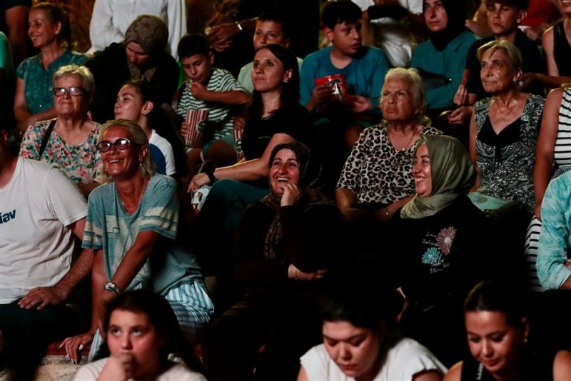 Yeşil&ccedil;am sinema g&uuml;nleri 'neşeli g&uuml;nler' ile başladı
