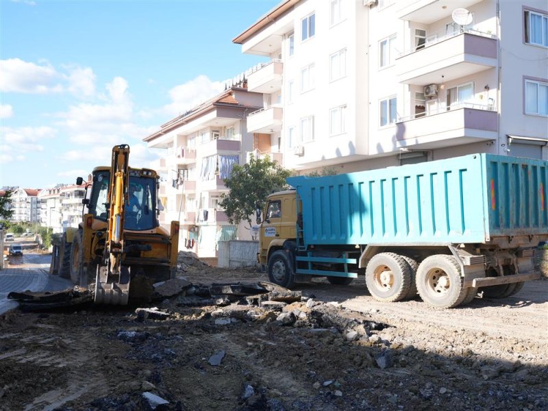 Alanya belediyesi&rsquo;nden payallar&rsquo;a 3,5 kilometrelik sıcak asfalt &ccedil;alışması