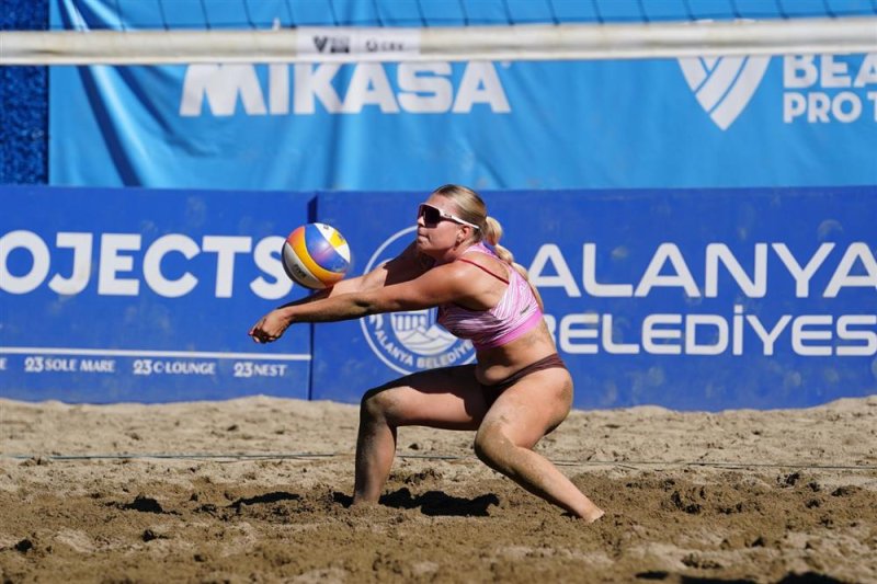 Alanya&rsquo;da plaj voleybolu ş&ouml;leni tamamlandı