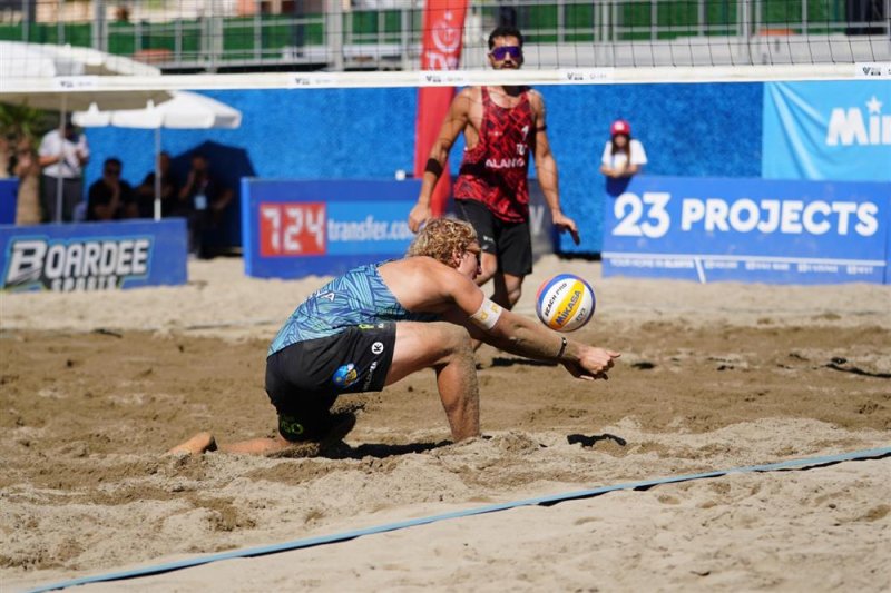 Alanya&rsquo;da plaj voleybolu ş&ouml;leni tamamlandı