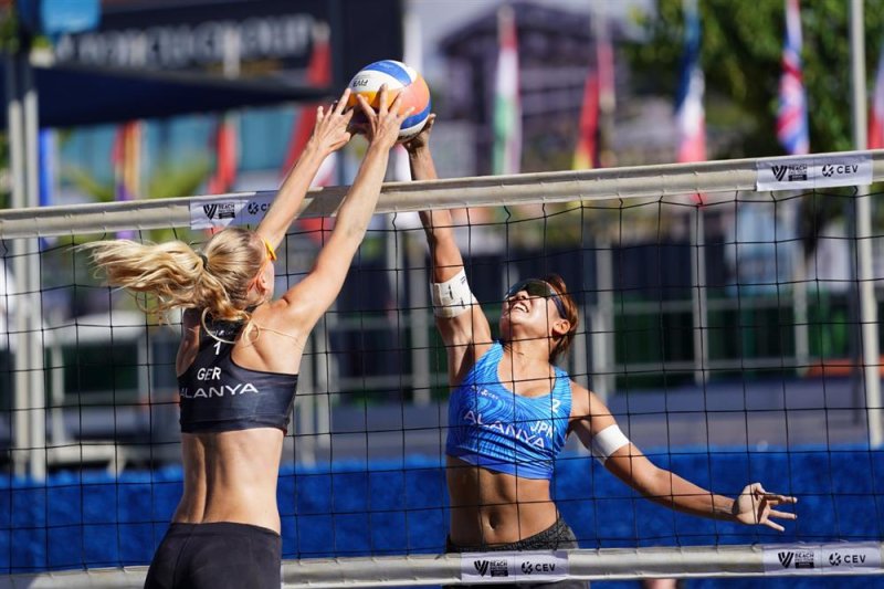 Alanya&rsquo;da plaj voleybolu ş&ouml;leni tamamlandı
