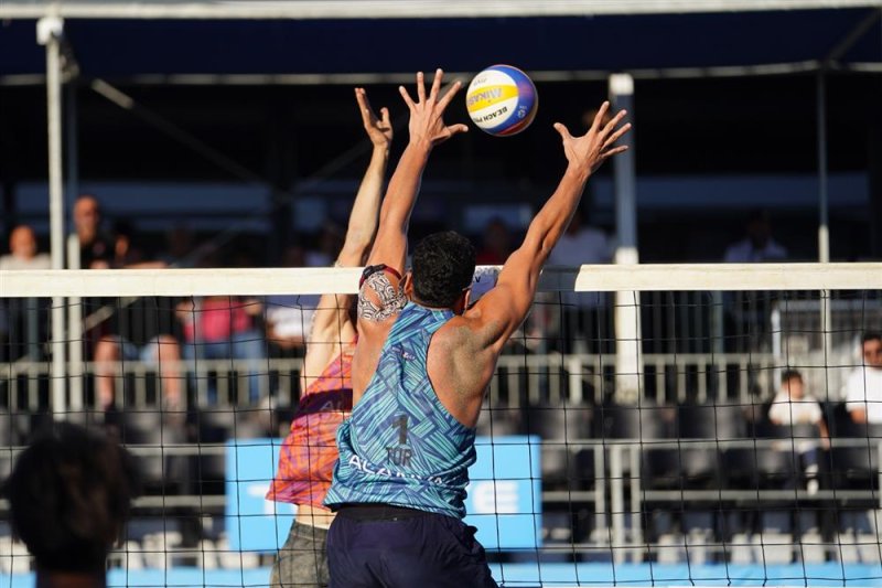 Alanya&rsquo;da plaj voleybolu ş&ouml;leni tamamlandı