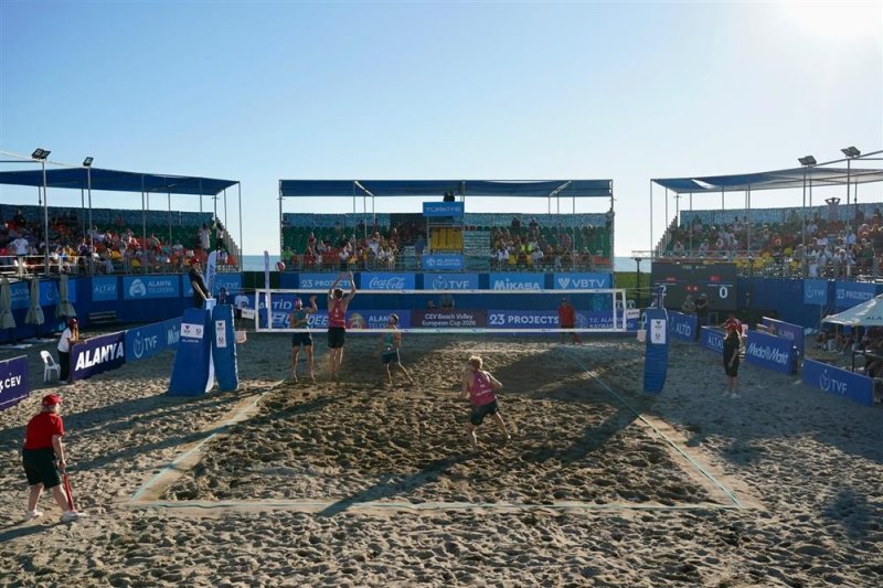 Alanya&rsquo;da plaj voleybolu ş&ouml;leni tamamlandı