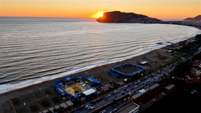 Alanya&rsquo;da plaj voleybolu ş&ouml;leni tamamlandı