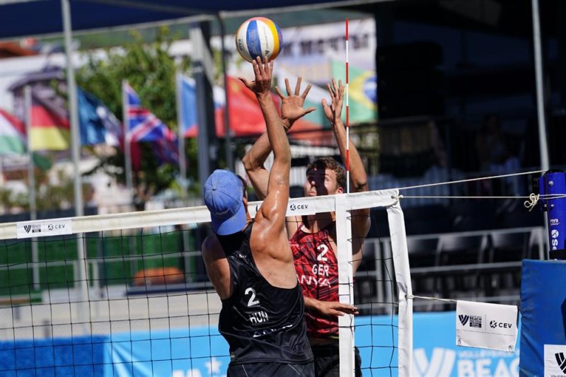 Alanya&rsquo;da plaj voleybolu ş&ouml;leni tamamlandı