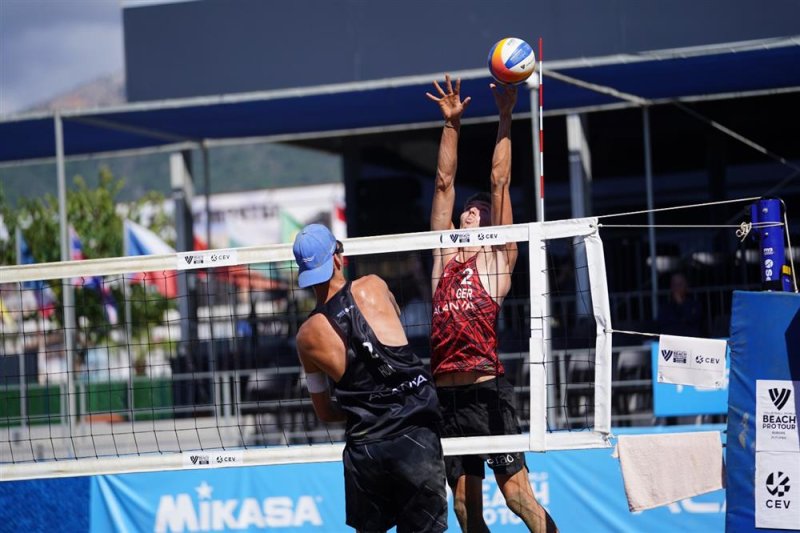 Alanya&rsquo;da plaj voleybolu ş&ouml;leni tamamlandı