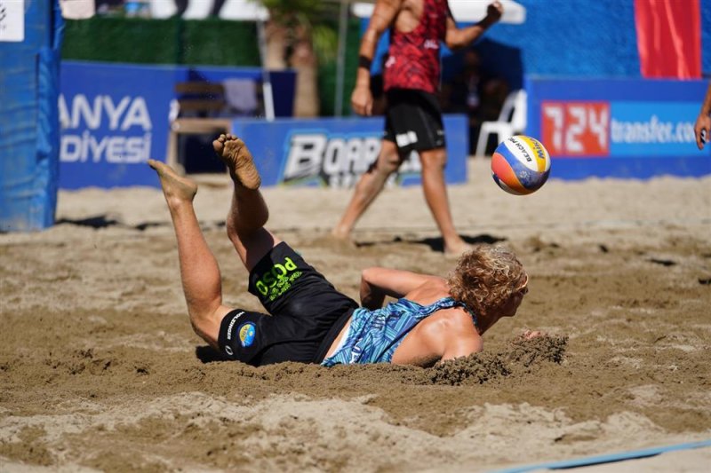 Alanya&rsquo;da plaj voleybolu ş&ouml;leni tamamlandı