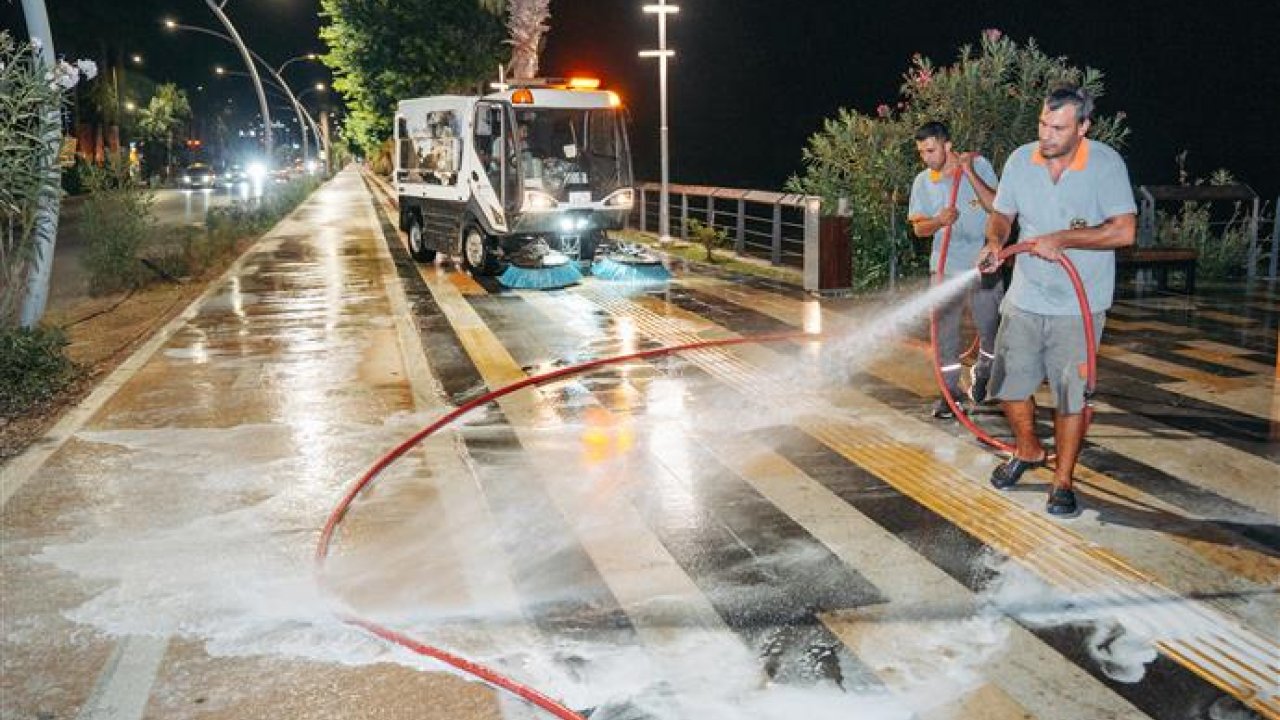 Alanya’da yollar temiz, kent daha ferah