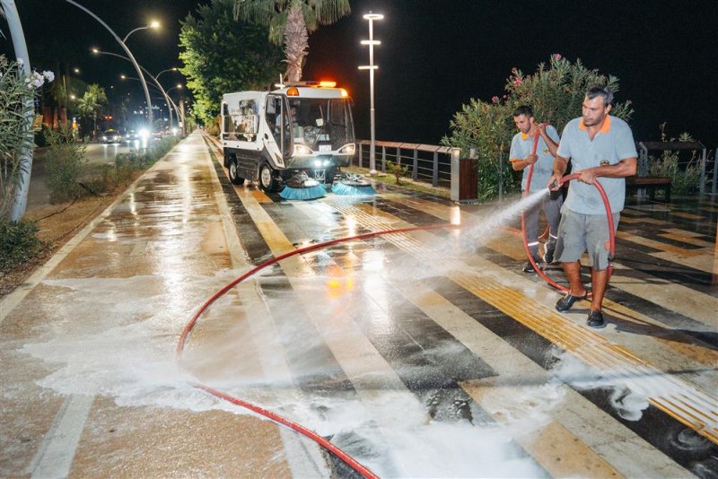 Alanya&rsquo;da yollar temiz, kent daha ferah