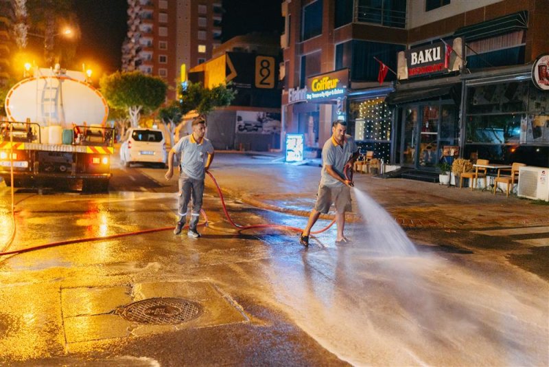 Alanya&rsquo;da yollar temiz, kent daha ferah