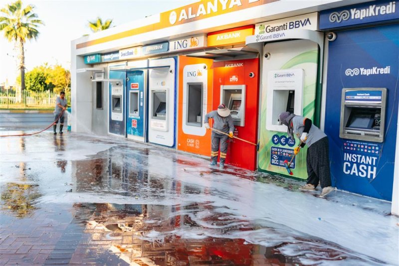 Alanya&rsquo;da yollar temiz, kent daha ferah
