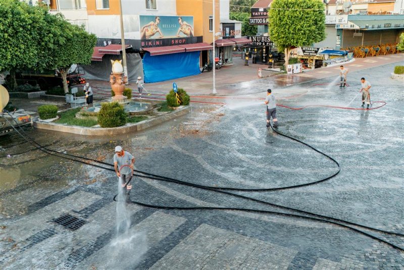 Alanya&rsquo;da yollar temiz, kent daha ferah