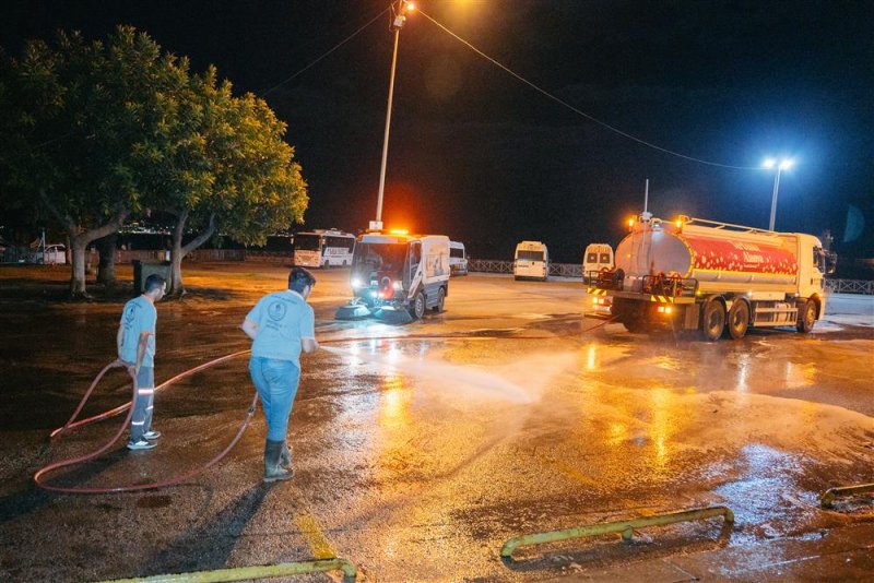 Alanya&rsquo;da yollar temiz, kent daha ferah